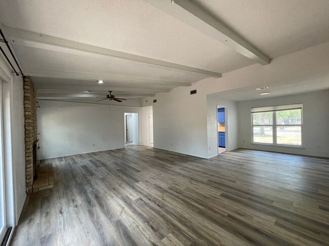 Building Photo - 8704 Black Oak St