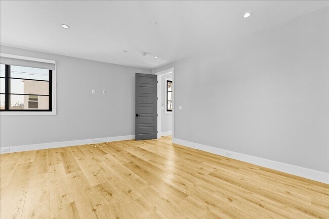 Building Photo - 1348 Burnside Ave