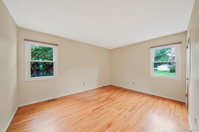 Building Photo - 386A Glen Cove Ave