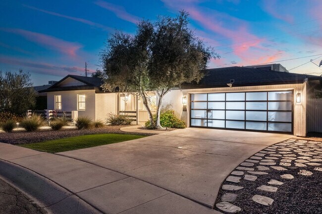 Building Photo - 2624 N 80th Pl
