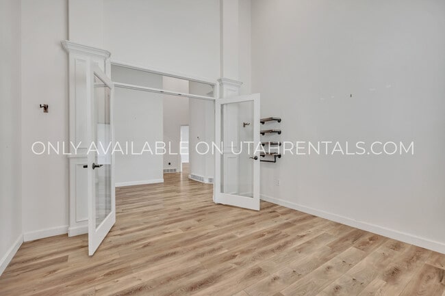 Building Photo - 2979 Desert Forest Ln