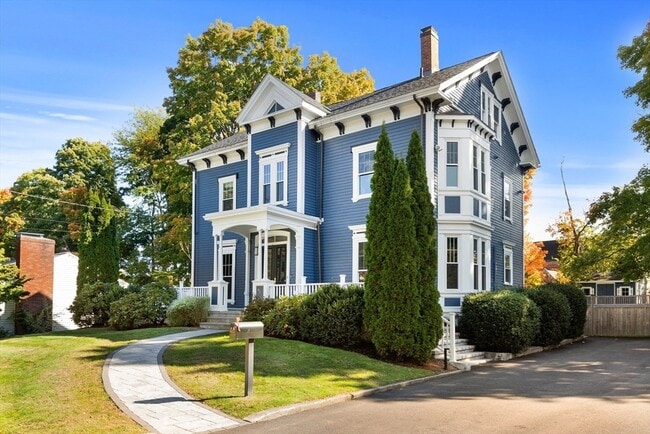 Building Photo - 90 Maple Pl