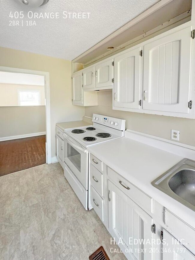 Building Photo - 405 Orange St