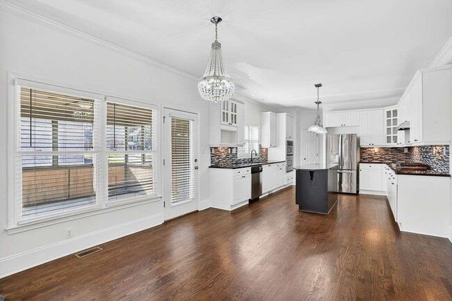 Building Photo - 1200 Cresthaven Ln NW