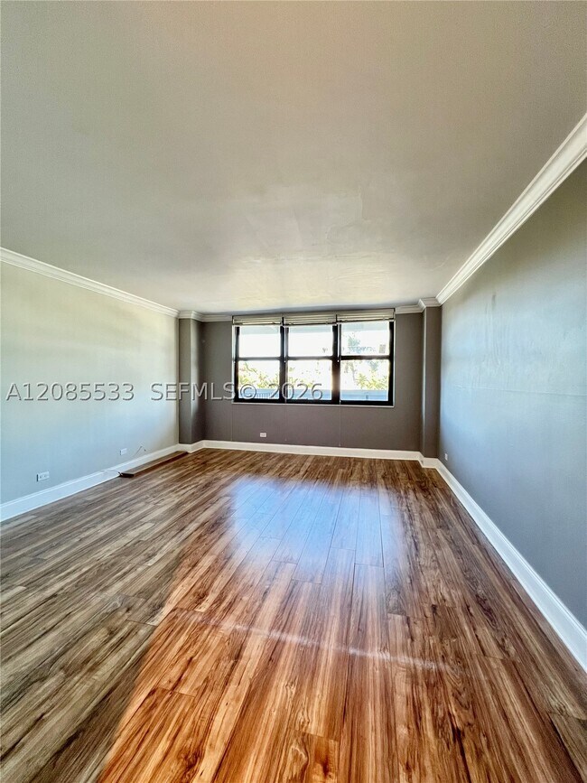 Building Photo - 10101 E Bay Harbor Dr