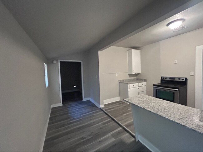 Building Photo - 1710 W 15th St