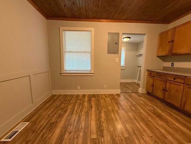 Building Photo - East Nashville Cottage - 2 Bedroom - Private Backyard