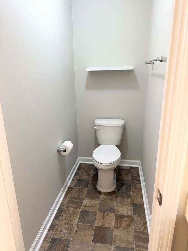 Building Photo - BEAUTIFUL 3 bedroom / 2 bathroom home available NOW!