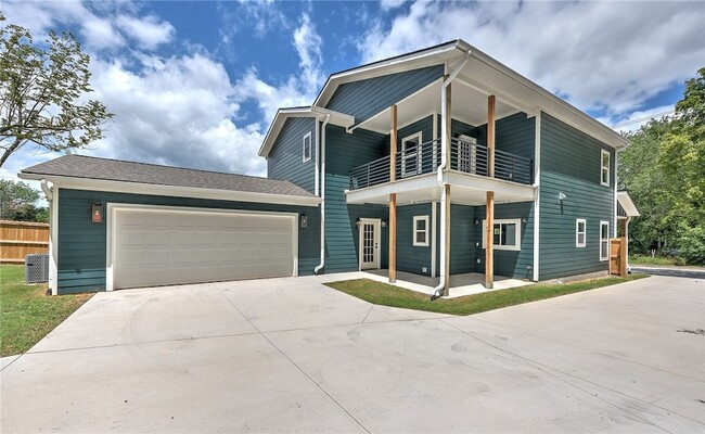 Building Photo - 1433 S Duncan Ave