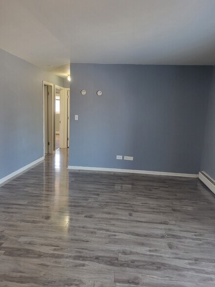 Building Photo - 258 E Bailey Rd