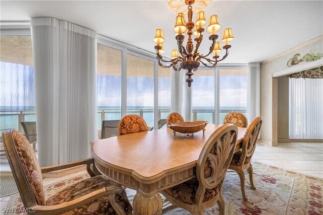 Building Photo - 8231 Bay Colony Dr