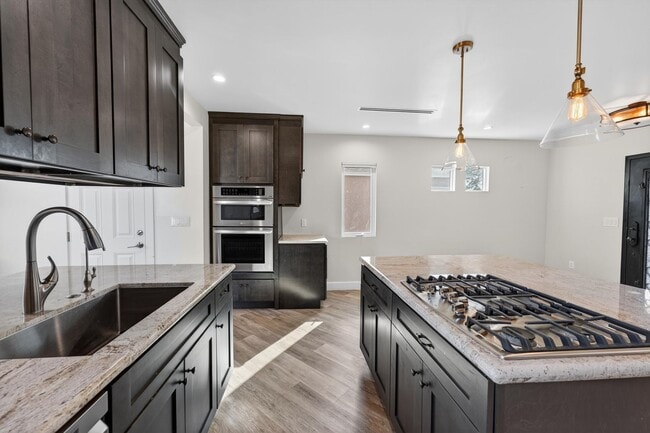 Building Photo - Beautifully Remodeled 3-Bedroom Home in Pr...