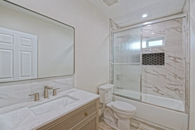 Building Photo - NEWLY BUILT, LUXURIOUS & BRIGHT, 1BR1BA AD...