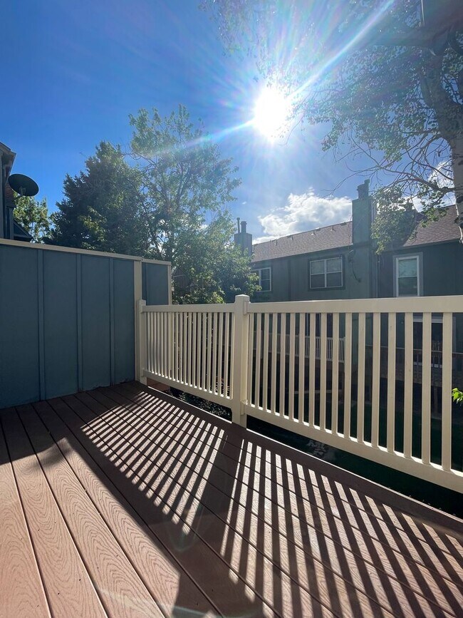 Building Photo - Beautiful 2-Bedroom Townhome in Aurora – A...