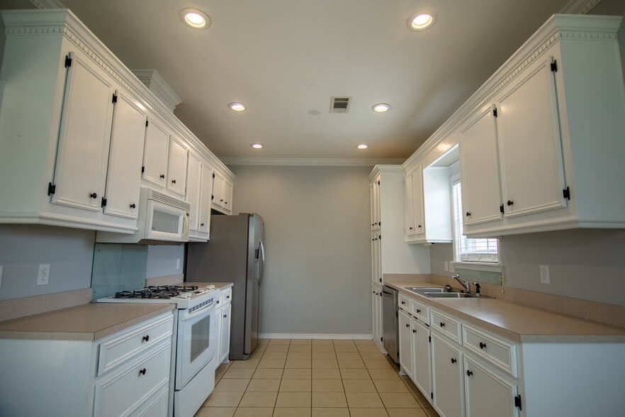 Kitchen - 106 Hanover Cove
