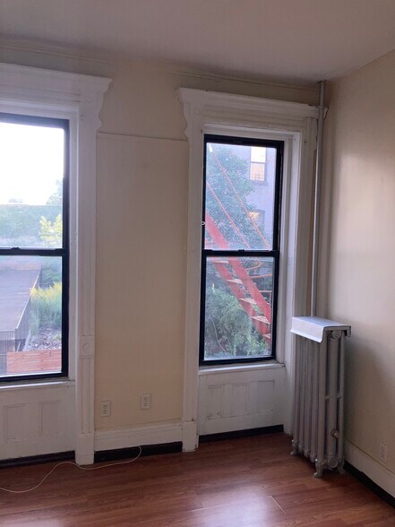 Building Photo - 48 Patchen Ave