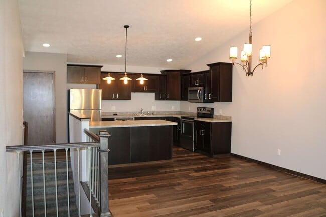 Building Photo - Must-See Townhome Built in 2019!