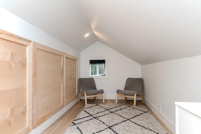Building Photo - 1319 W Textile Rd