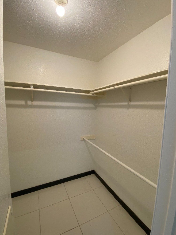 Building Photo - 9700 Leawood Blvd