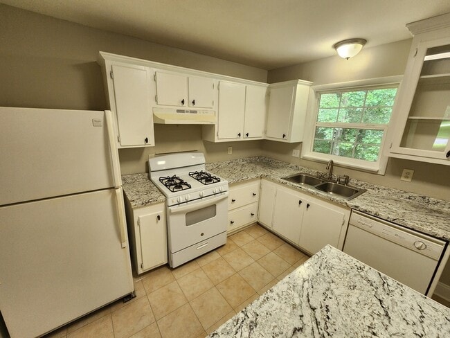 Building Photo - 829 E Glochester Pl NW