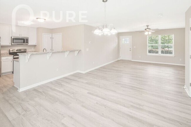 Building Photo - 4645 Esmeralda Drive