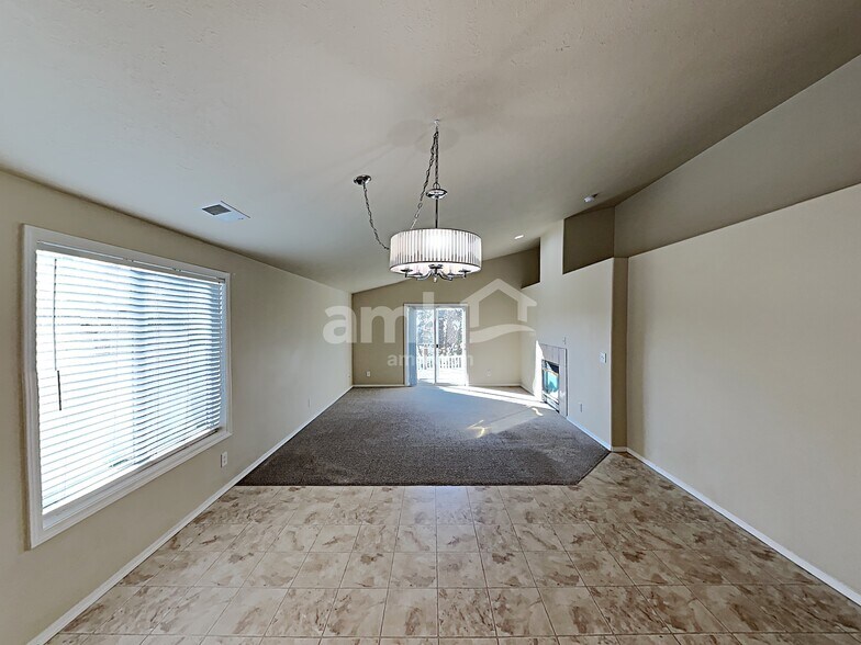 Building Photo - 1692 SW Creekside Ln