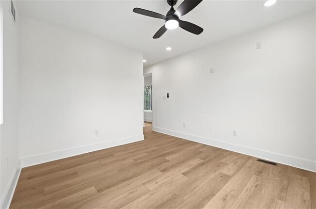 Building Photo - 1361 Hawthorne St