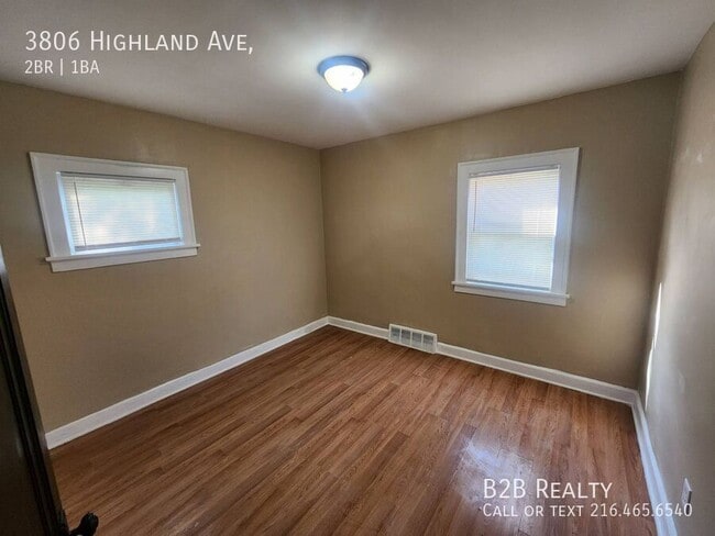 Building Photo - 3806 Highland Rd
