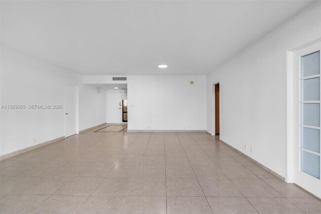 Building Photo - 121 Crandon Blvd