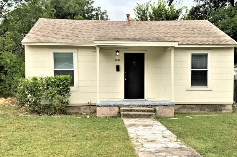 Building Photo - 5111 Royal Dr