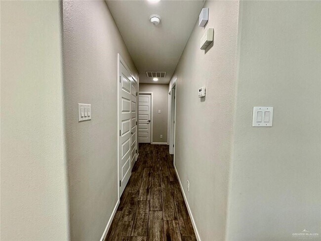 Building Photo - 13 Alta Vista Dr