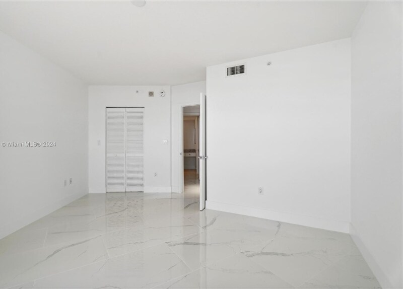 Building Photo - 19501 W Country Club Dr