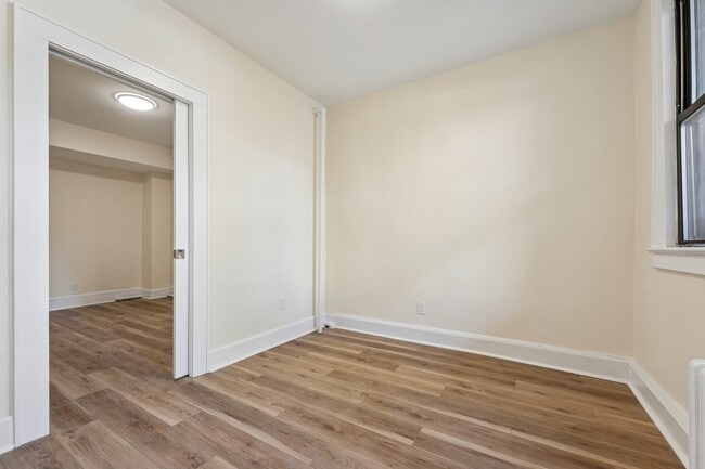 Building Photo - 7 Bender Pl