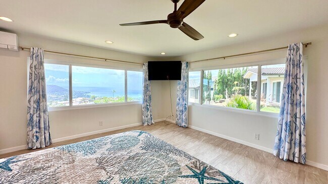 Building Photo - Fully Furnished 4 BD/3 BA Home in Mariner's Ridge!! Includes 1 Garage PRKG, W/D, Sep. Studio, & G...