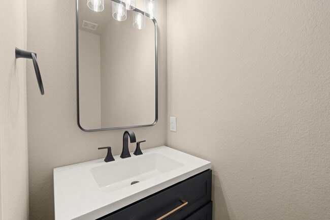 Building Photo - 9722 Massanutten Ln