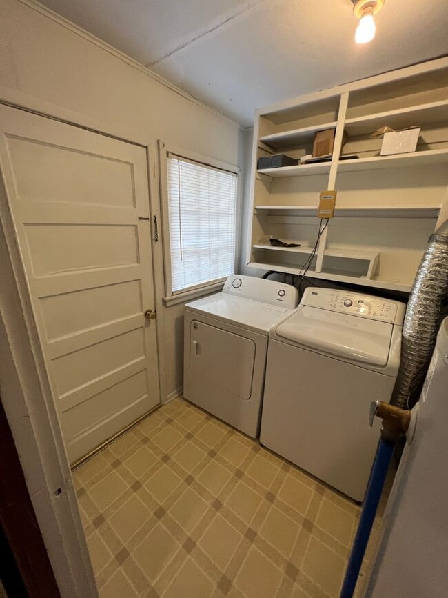 Building Photo - 2 Bedroom 1 Bath House with Fenced Yard, Storage Shed, Off Street Parking