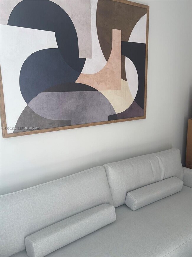 Building Photo - 11 NE 6th St