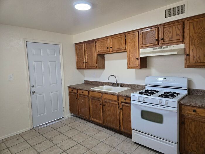 Building Photo - 10840 N 15th Ave