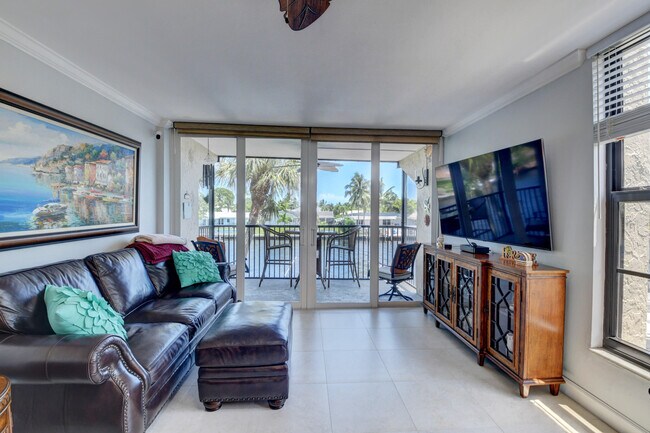 Building Photo - 19 Royal Palm Way