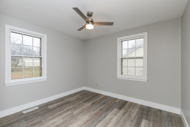 Building Photo - Beautiful Donelson Home in Great Location ...
