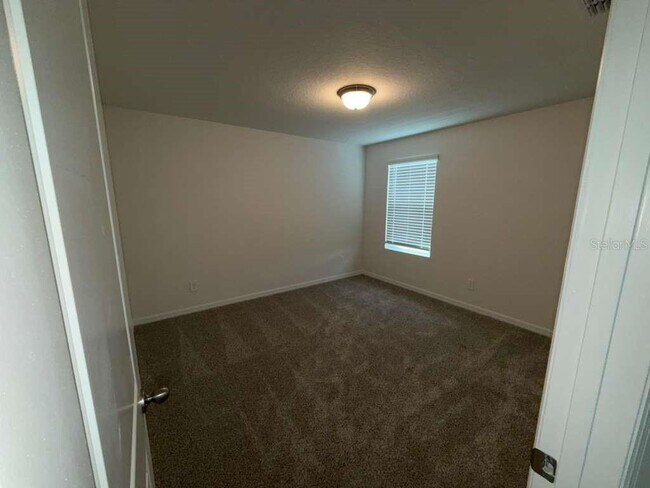 Building Photo - 5501 Clove Row