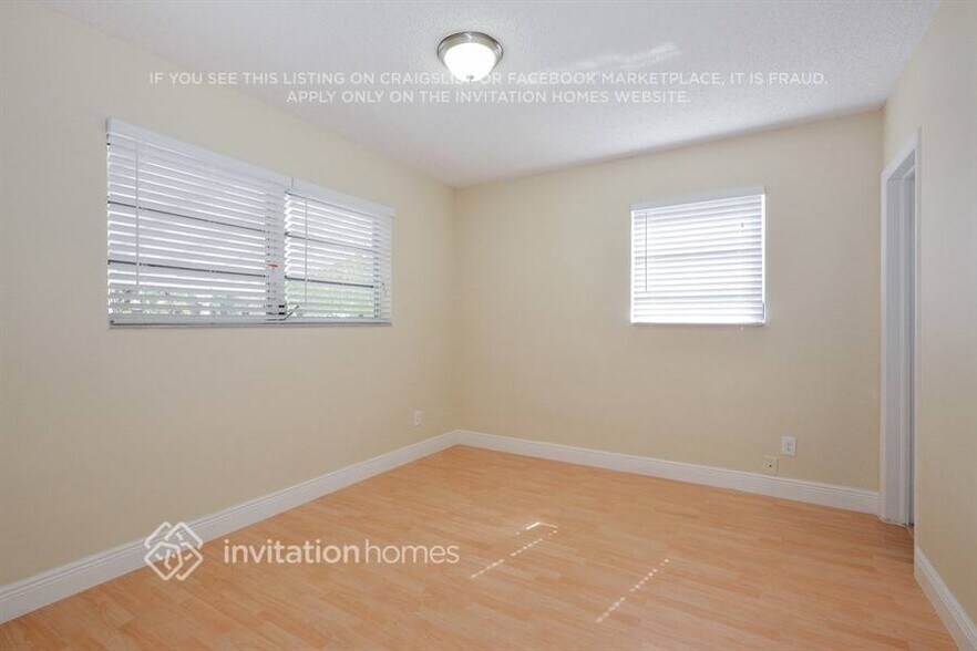 Building Photo - 3100 SW 20th Ct