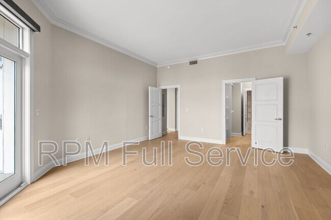 Building Photo - 110 31st Ave N