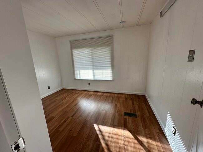 Building Photo - 44826 Orpington Ave