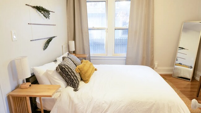 Building Photo - 3 Bed | 1 Bath Near Downtown Tulsa!