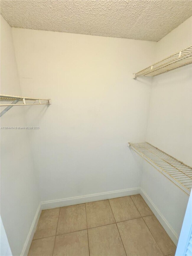 Building Photo - 13204 Glenmoor Dr