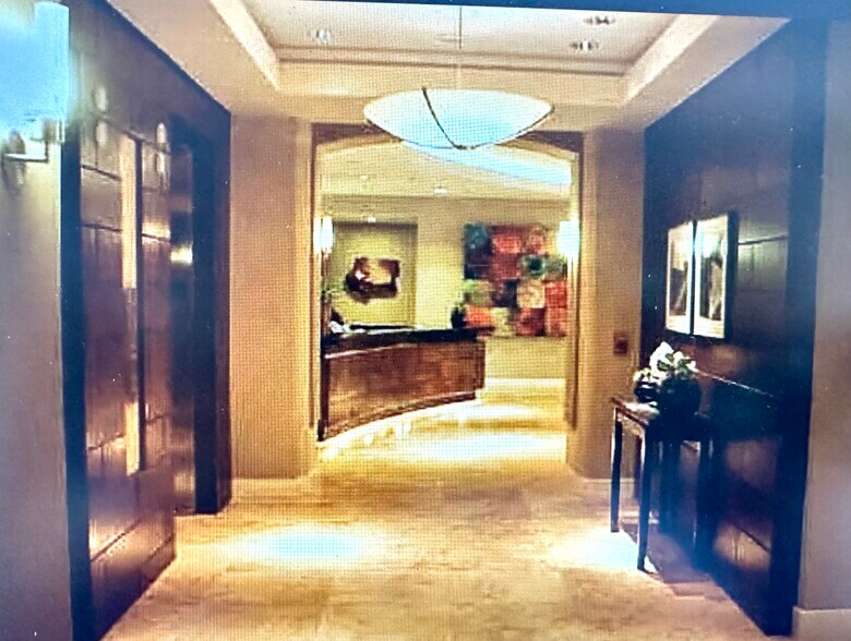 Entry reception desk - 2211 E Camelback Rd