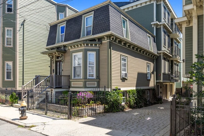 Building Photo - 10R Spring Garden St