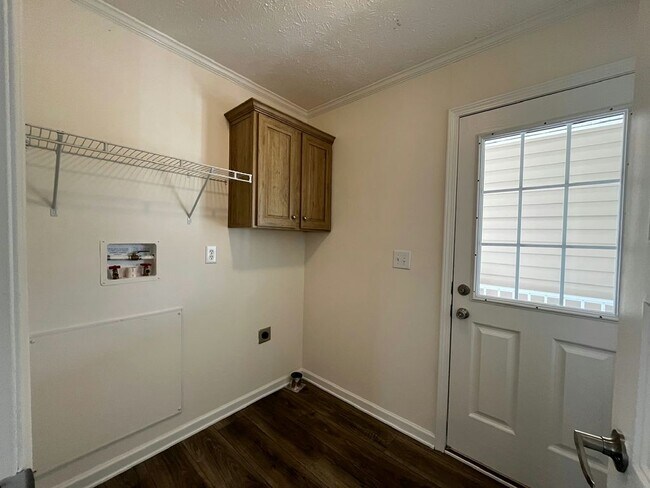 Building Photo - 568 Leopard Ln