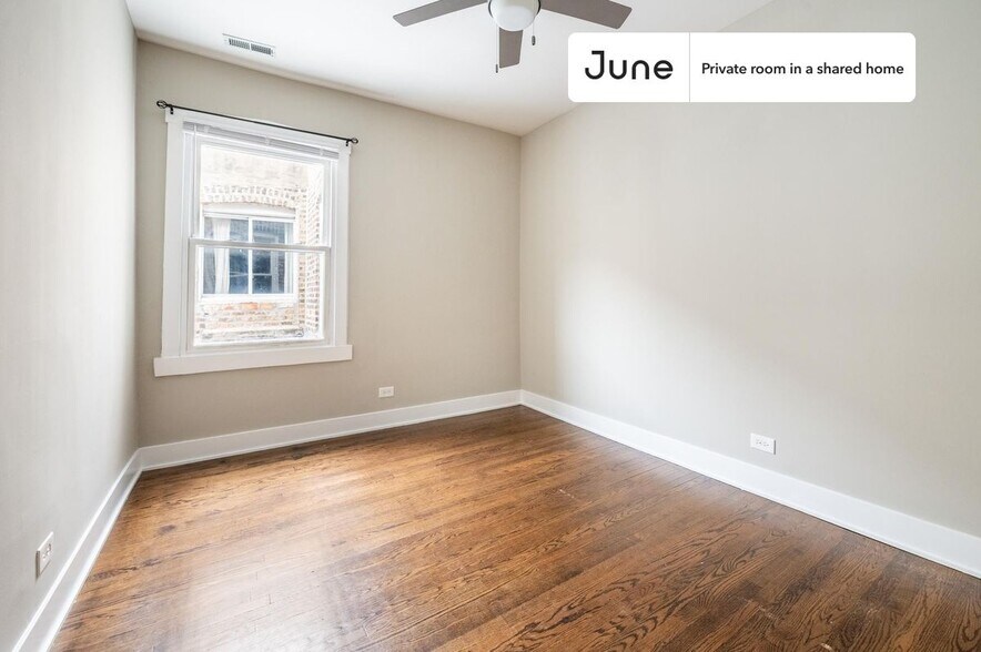 Building Photo - Private bedroom in 3 bed/1 bath Home